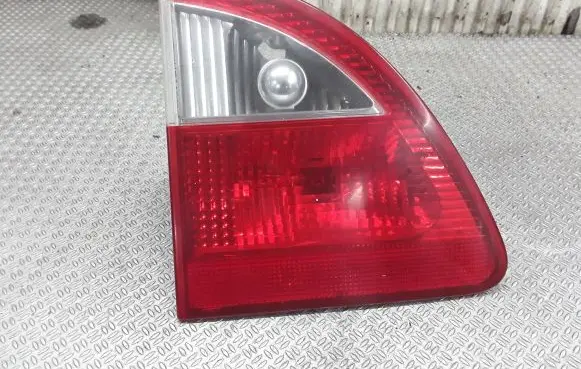 Tailgate rear/tail lights