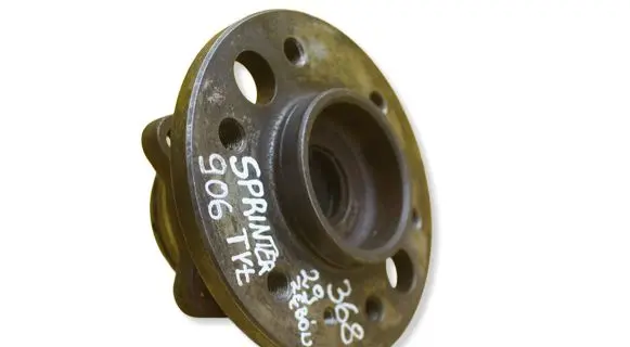 Mercedes-Benz Sprinter W906 Rear wheel hub 368