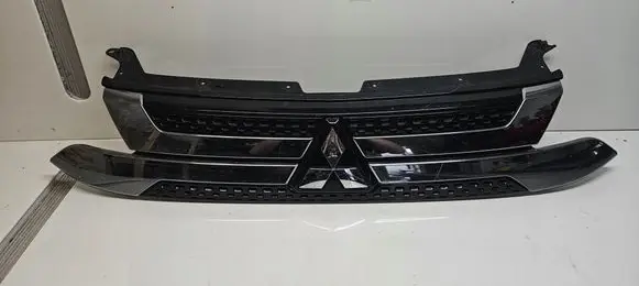 Mitsubishi Outlander Front bumper upper radiator grill 7450B304