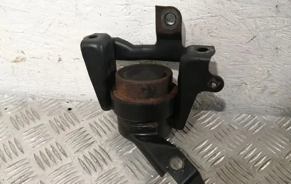 Toyota Avensis T250 Engine mount bracket 123050R010