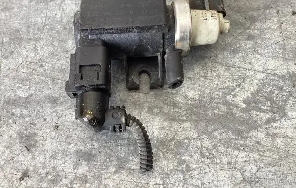 Ford Galaxy Turbo solenoid valve 1J0906627A 72290325 02T220