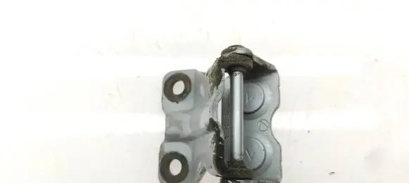 Subaru Outback Tailgate/trunk/boot hinge