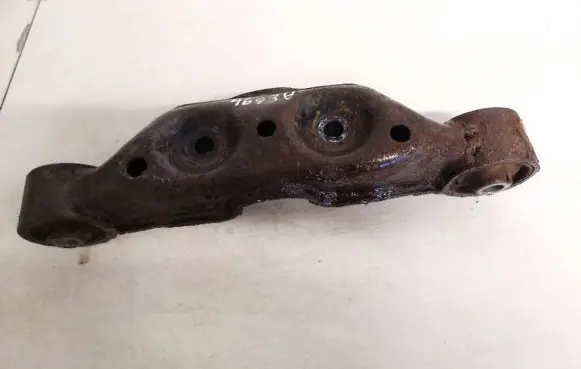 Subaru B9 Tribeca Engine mount bracket