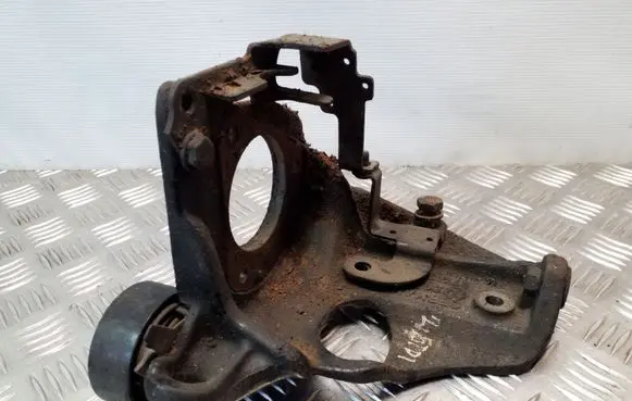 Volvo S70 V70 V70 XC Fuel pump bracket 074130147C