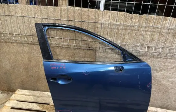 Mazda 3 III Front door BJS758010 S2501M136