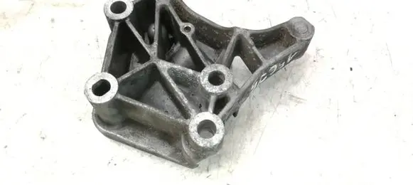 Volvo S40, V40 Engine mounting bracket 9146053 7083