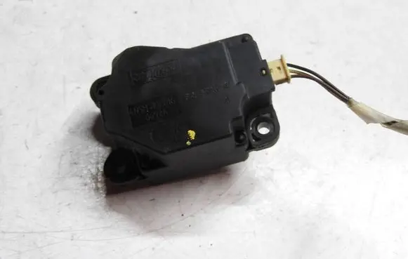 Volvo V40 Cross country Air flap motor/actuator 4N5H19E6166652A