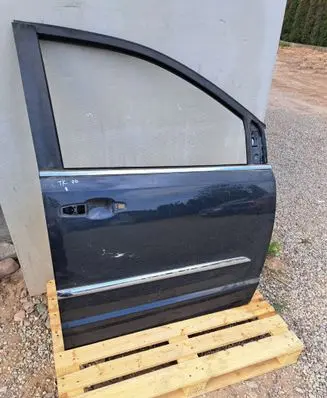Chrysler Town & Country V Front door
