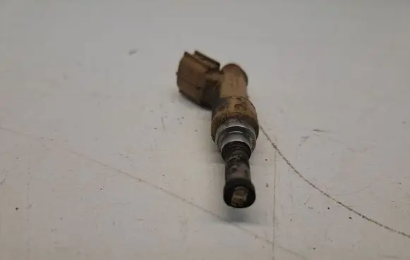 Toyota Prius (XW30) Fuel injector 2325037010