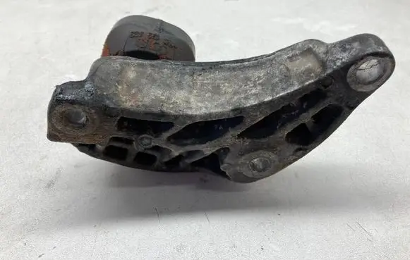 Audi A6 S6 C6 4F Engine mounting bracket 4F0199343M