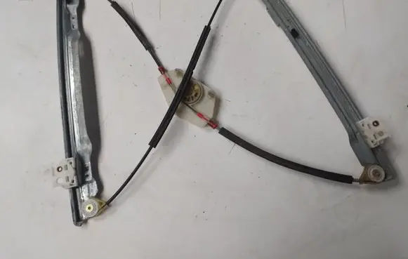 Citroen C4 Grand Picasso Front window lifting mechanism without motor 9682493680