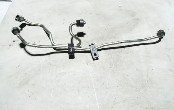 Audi Q7 4L Fuel injector supply line/pipe 057130401B