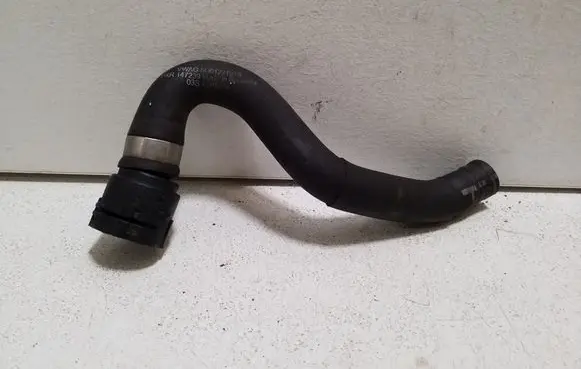 Volkswagen PASSAT B8 Engine coolant pipe/hose 5Q0122101S