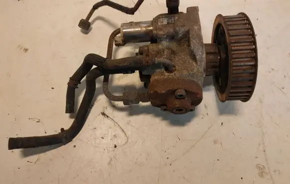 Toyota Avensis T250 Fuel injection high pressure pump 221000G010