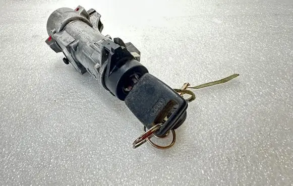 Audi A4 S4 B5 8D Ignition lock 4B0905851