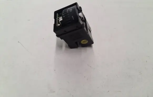 Volkswagen PASSAT B6 Seat heating switch 3C0963563A