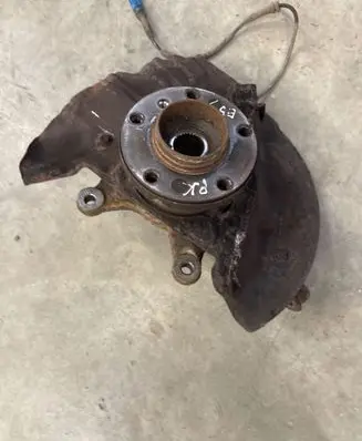 BMW X5 E53 Front wheel hub