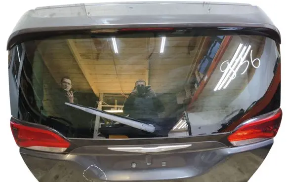 Chrysler Pacifica Tailgate/trunk/boot lid