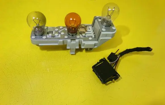 Mercedes-Benz B W245 Tail light bulb cover holder 27527002 A1698200377