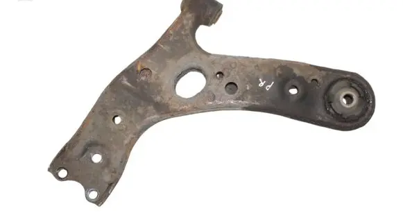 Toyota Auris 150 Front lower control arm/wishbone