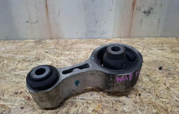 Mazda 6 Engine mount bracket 