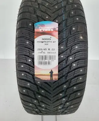 Volvo XC90 R22 winter/snow tires with studs 28545R22