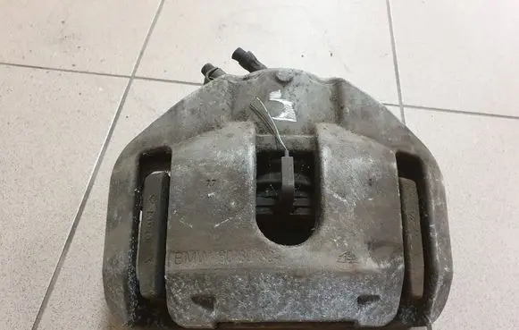BMW 5 E60 E61 Front brake caliper 6030324