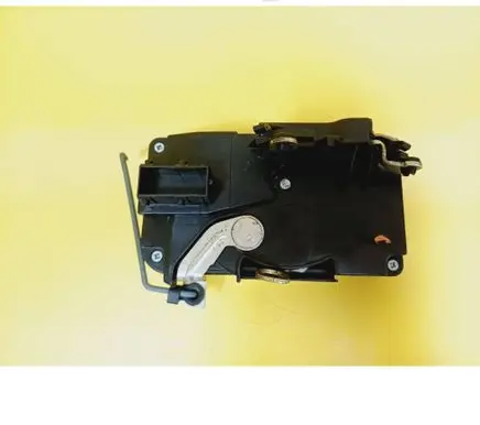 Peugeot 206 Front door lock 