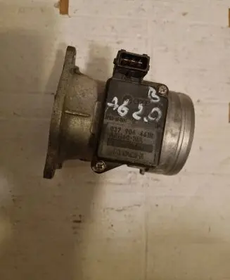 Audi A4 S4 B5 8D Mass air flow meter 037906461B AFH6010A 539795