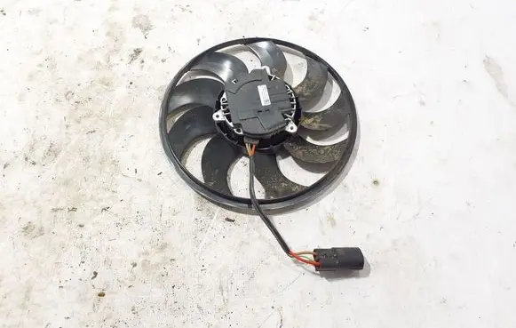 Radiator cooling fan shroud