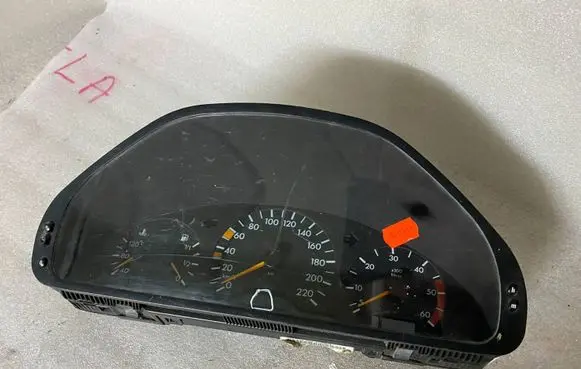 Mercedes-Benz CLK A208 C208 Speedometer (instrument cluster) A2024401011 2024401011