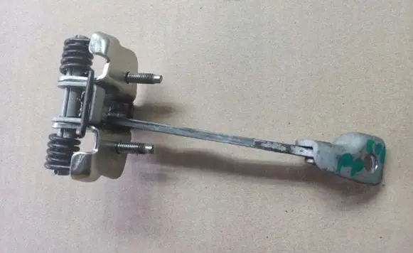 Dacia Logan II Front door check strap stopper