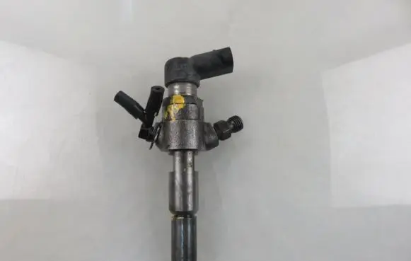 Fuel injector
