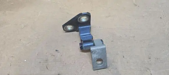 Volkswagen PASSAT B6 Rear door upper hinge 3C4833401D
