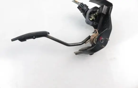 Toyota Avensis T250 Accelerator throttle pedal 1983003041 8928152021