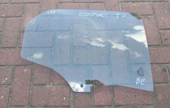 Ford Ecosport Sliding door window/glass 