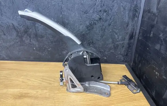 Toyota Auris 150 Handbrake/parking brake lever assembly 11319661