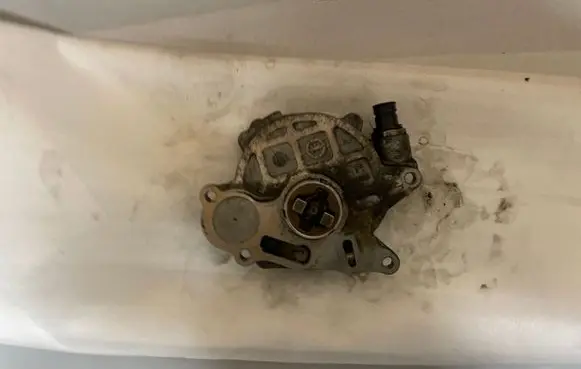 Volkswagen PASSAT B7 Vacuum pump 03L145100