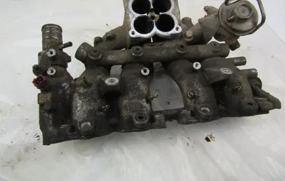 Ford Maverick Intake manifold 