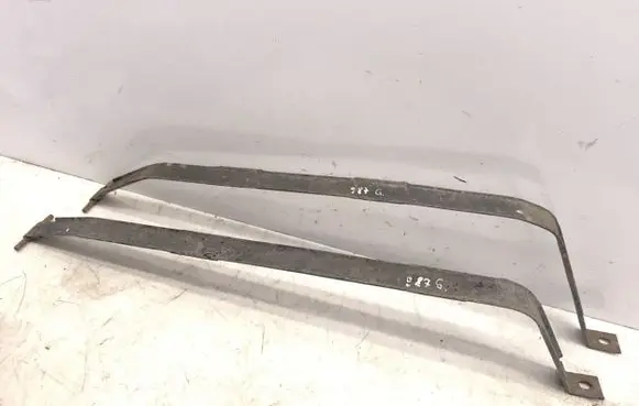 Fuel tank mounting bracket