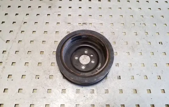 Volkswagen PASSAT B6 Crankshaft pulley 03G105243C