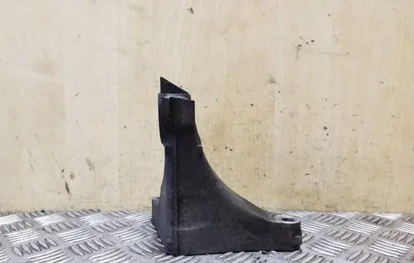 Engine mounting bracket