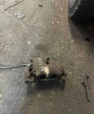 Mercedes-Benz ML W164 Front brake caliper 68252401