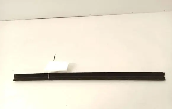 Mercedes-Benz S W126 Rubber seal rear door window/glass 