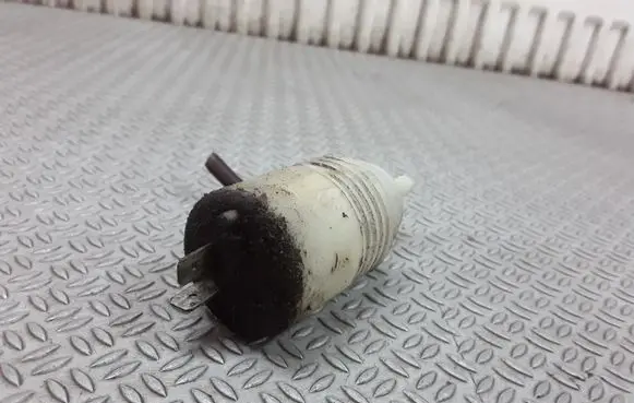 Volkswagen Transporter - Caravelle T4 Windscreen/windshield washer pump