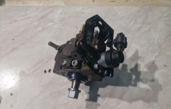 Peugeot 3008 I Fuel injection high pressure pump 0445010102