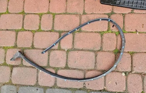 Opel Corsa F Front door rubber seal 11TYS