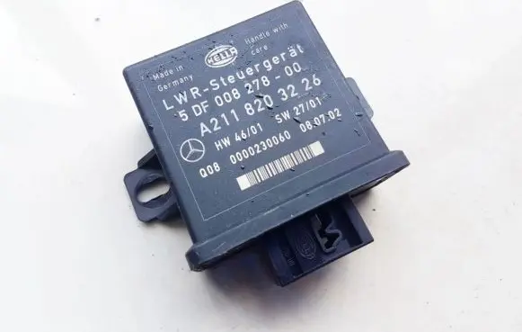 Mercedes-Benz E W211 Light module LCM 2118203226 5DF008278-00