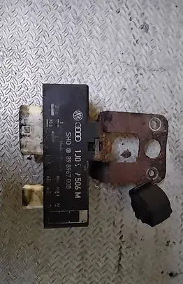 Seat Cordoba (6L) Coolant fan relay 898967000