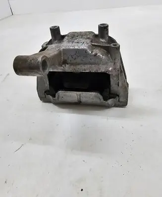 Engine mount bracket